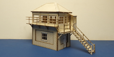 B 70-27R O gauge SR style signal box - right stairs